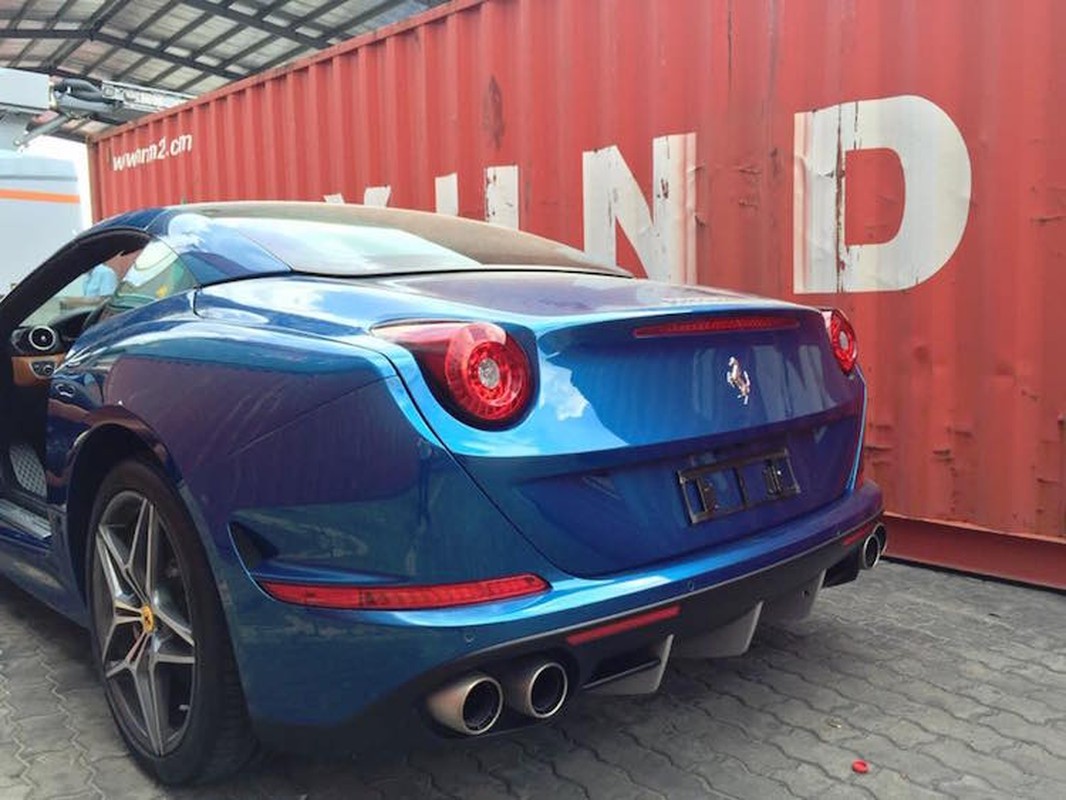 Sieu xe mui tran Ferrari California T “dat chan” toi Viet Nam-Hinh-5